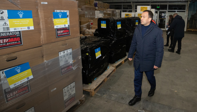 Київ отримав 49 генераторів та теплові гармати від Риги