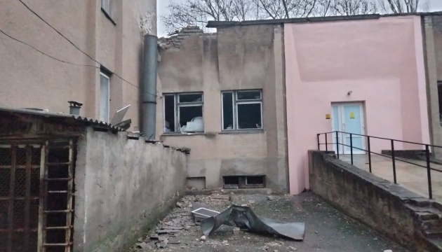 Invaders shell hospitals in Kherson, Beryslav