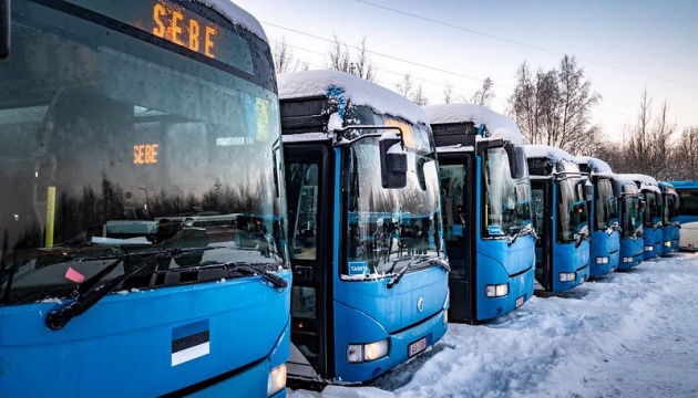 Естонія відправила в Україну 11 автобусів із генераторами та енергообладнанням