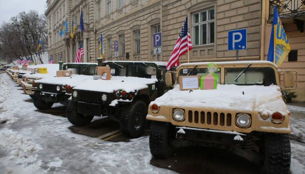 Американські благодійники передали 23 авто для ЗСУ