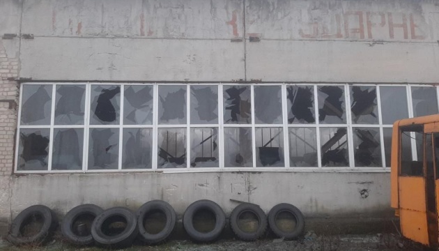 На Донеччині ворог стріляв по всій лінії фронту - пошкодив Центр молоді, згорів коледж