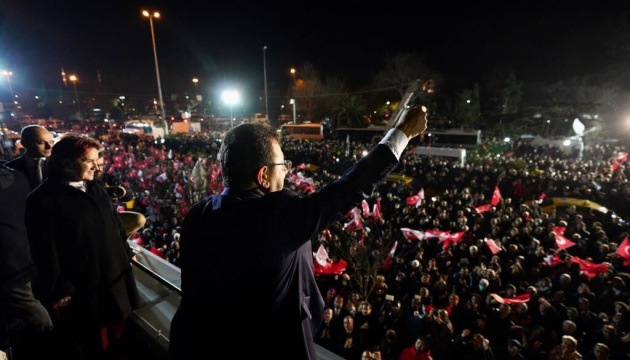 У Стамбулі тисячі людей вийшли на вулиці підтримати мера, якому загрожує в'язниця