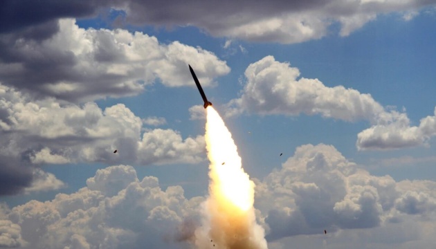 Rosjanie wystrzelili wczoraj 98 rakiet na Ukrainę

