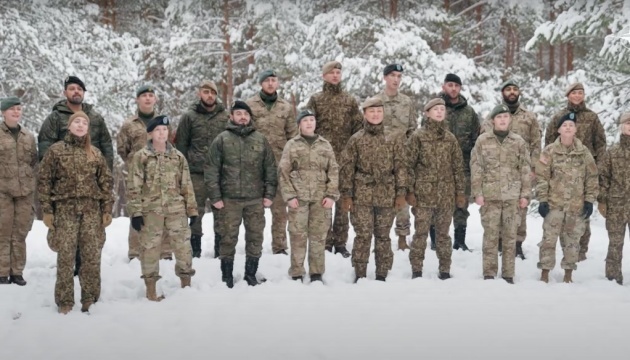 Les soldats de l'OTAN ont chanté « Chtchedryk »