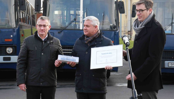 Будапешт передав Україні 15 автобусів Volvo та Ikarus