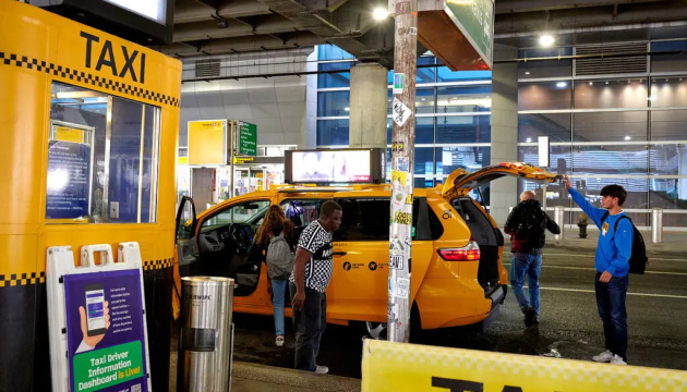 У США викрили російських хакерів, які стягували з таксистів гроші за перепустку в аеропорт