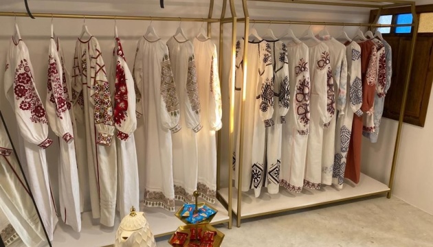 У столиці Катару відкрили магазин українських вишиванок