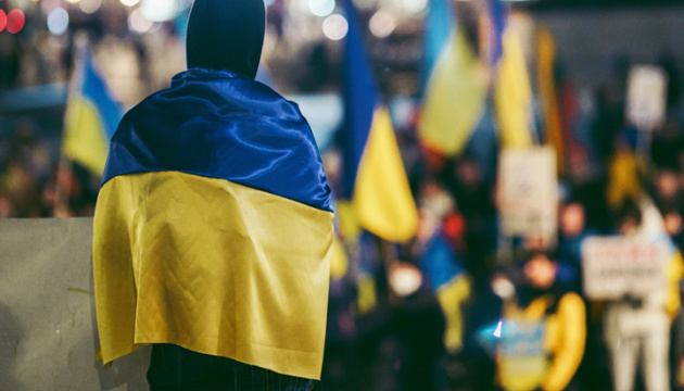  85% українців вірять, що країна здатна подолати проблеми й труднощі
