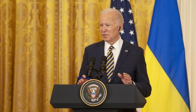 Biden przypomniał, że wojna Putina z Ukrainą trwa już 300 dni

