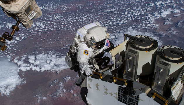 Астронавти NASA понад сім годин працювали у відкритому космосі