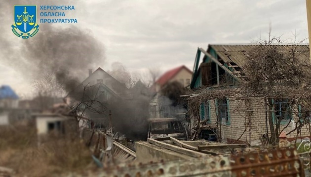 Russians forces shell Kherson, two civilians killed