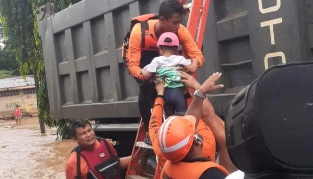 На Філіппінах загинули 13 людей внаслідок сильних дощів та повеней
