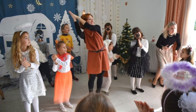 В українській школі в Тунісі відбулася вистава «Диво на Миколая»