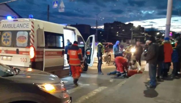У Вінниці внаслідок наїзду позашляховика постраждали двоє дітей