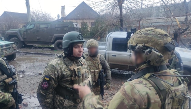 ウクライナ軍インテリジェンストップ、バフムートを訪問