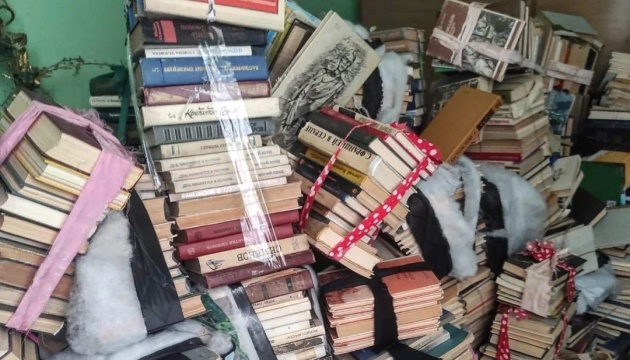 Хмельницькі волонтери зібрали на макулатуру 20 тонн російських книжок