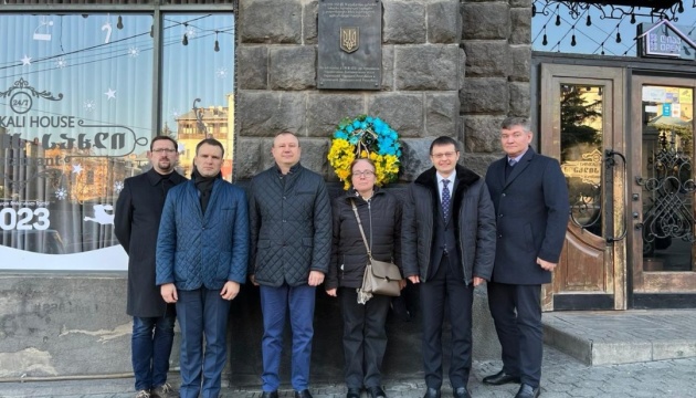 У Грузії поклали квіти до пам’ятних дошок представництв УНР у Тбілісі