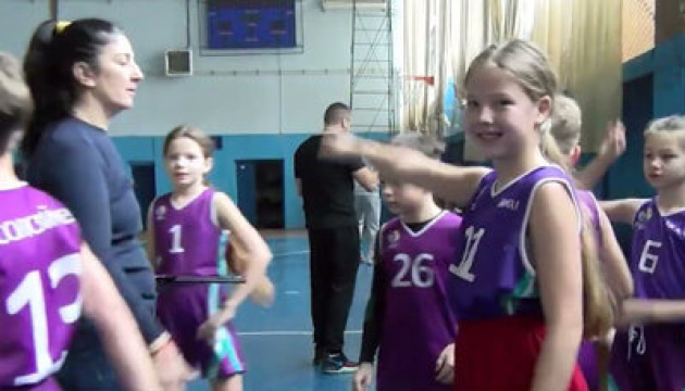 В Ужгороді для дітей з Харкова влаштували баскетбольний турнір