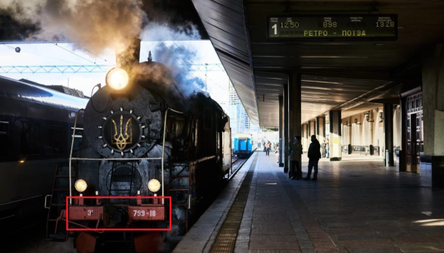 Manipulación rusa del tren retro navideño ucraniano