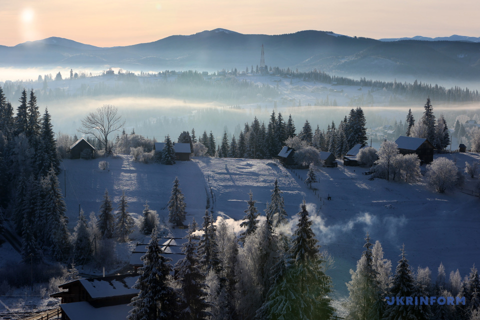 Winter morning in the Carpathians / Photo: Yurii Rylchuk, Ukrinform