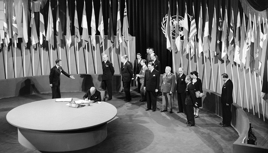 Країни-учасниці конференції у Сан-Франциско підписують Статут ООН, 25 червня 1945 року