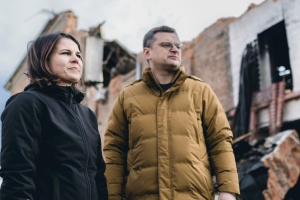 Бербок: Харьков является символом безумия российской агрессии и несокрушимой воли украинцев