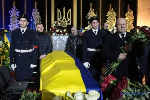 Trauerfeier für Leitung des Innenministeriums: Präsident Selenskyj nimmt Abschied