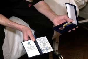 Наєв вручив пораненим військовослужбовцям відзнаки «За службу та звитягу»