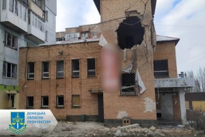 Russians hit residential neighborhood in Bakhmut, killing child 