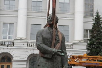 Monument to Lomonosov in Dnipro dismantled
