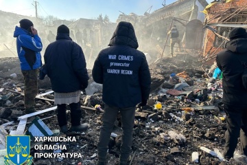 Frappe ennemie sur un marché de la région de Kharkiv : feux femmes tuées, une fillette de dix ans parmi les blessés