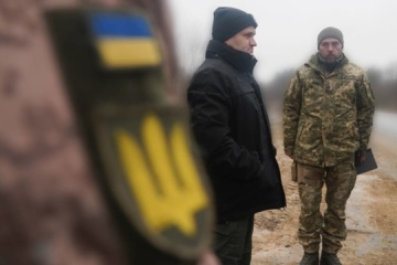 Les autorités ukrainiennes renforcent les lignes de défense autour de la capitale 