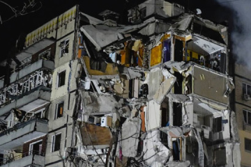 Dnipro: Eine Person aus den Trümmern lebend geborgen