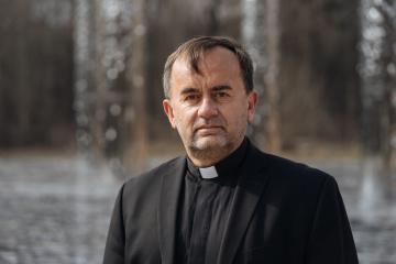Un prêtre français se rend en Ukraine pour recueillir les témoignages des victimes de guerre 