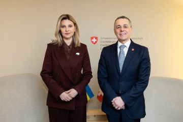 Davos: Olena Selenska spricht mit Schweizer Außenminister Cassis über humanitäre Hilfe