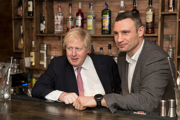 Klitschko presents Johnson with Honorary Citizen of Kyiv award