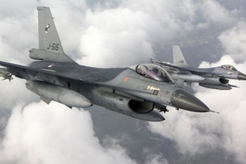 Países Bajos dispuesto a considerar la entrega de aviones de combate F-16 a Ucrania