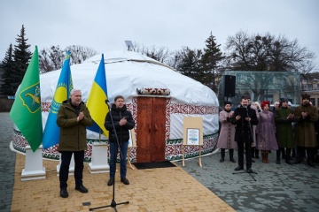 ウクライナ東部にカザフスタン人たちが住民支援の「不屈のユルト」設置