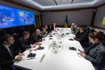 Yermak aborda la fórmula de la paz con los embajadores del G7 y la UE