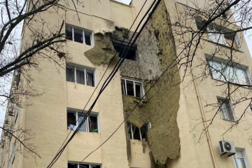Guerre en Ukraine : Trois morts et six blessés après une frappe massive russe sur Kherson 