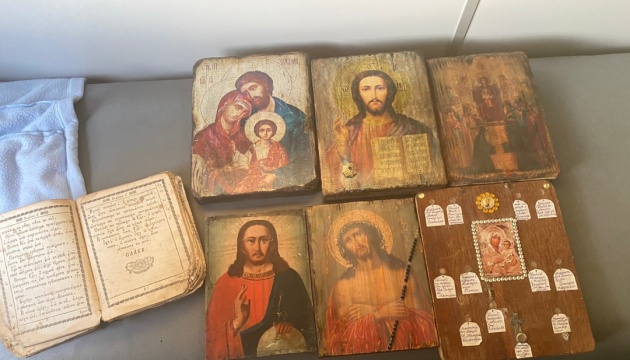 Українець намагався вивезти до Польщі шість старовинних ікон