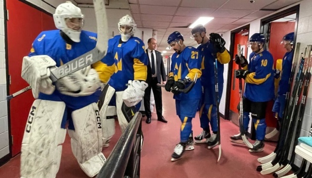 Студентська збірна України з хокею за аншлагу зіграла з університетом Калґарі