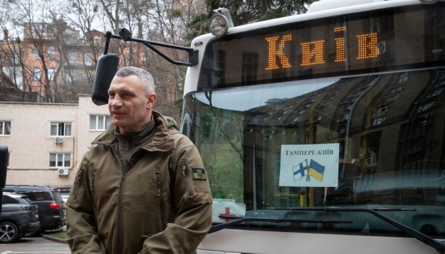 Київ отримав три пасажирські автобуси від фінського міста Тампере