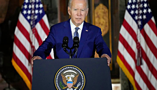 Biden says Bradleys on table for Ukraine