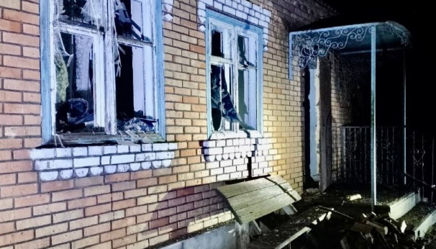 Nikopol in der Nacht von Russen erneut angegriffen, Häuser und Gasleitung beschädigt