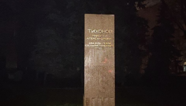 У Харкові демонтували пам’ятники Тихонову та Островському