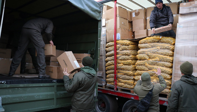 Нацгвардійці доставили в Херсон велику партію гумдопомоги з Нідерландів