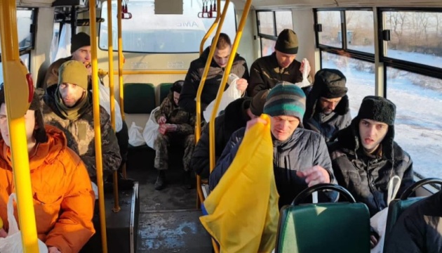 В Україну з російського полону повернулися 50 військових