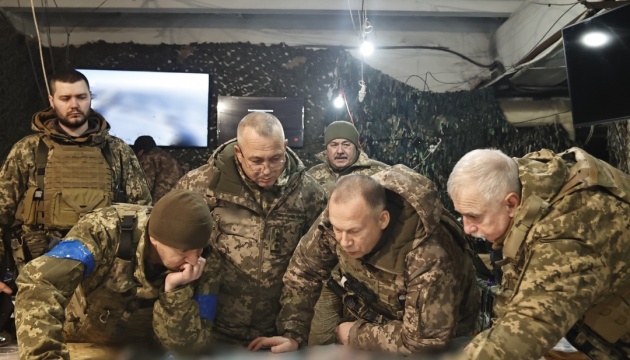 Le commandant des forces terrestres ukrainiennes s’est rendu à Bakhmout 