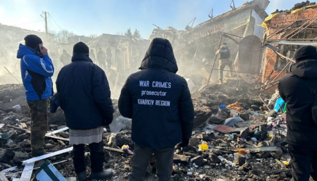 Zwei Frauen bei Raketenangriff auf Markt in Schewtschenkowe getötet, 10-jähriges Mädchen verletzt